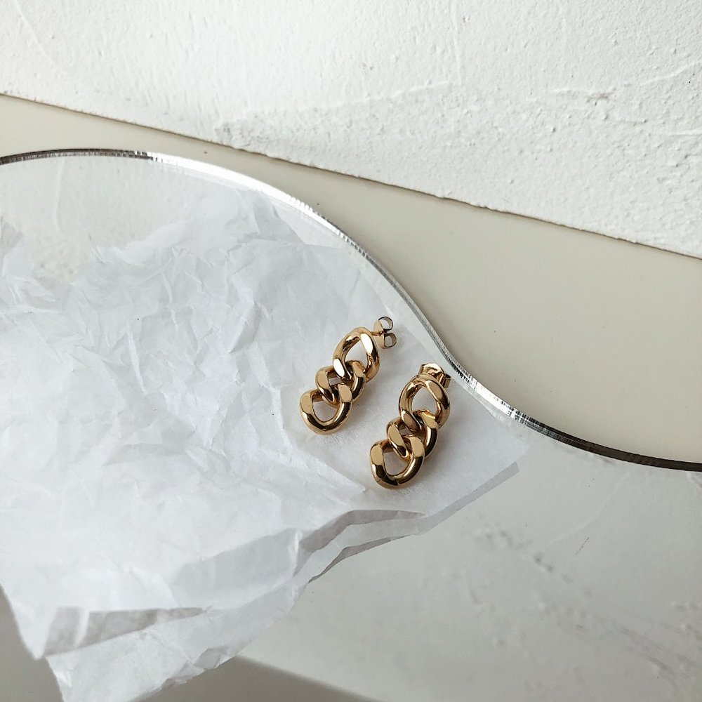 NEW 18K Gold Plated Triple Link Earrings - Picture 5 of 9